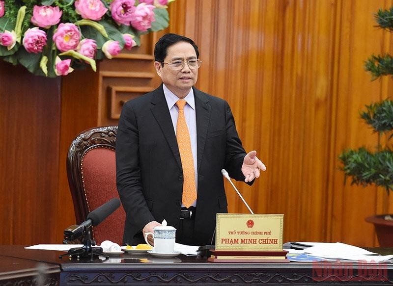 Prime Minister Pham Minh Chinh (standing) chairs the meeting on March 2 (Photo: NDO/Tran Hai)