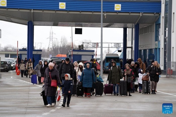 Some people from Ukraine arrive at Palanca checkpoint, Moldova, March 2, 2022. (Photo: Xinhua)