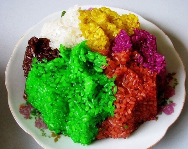 Colourful sticky rice is considered a symbol of the Nung Din ethnic group, in Lao Cai's Muong Khuong Town. (Photo: travelmag.vn)