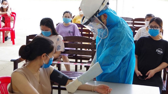 People in Soc Trang province are vaccinated against COVID-19. (Photo: NDO)