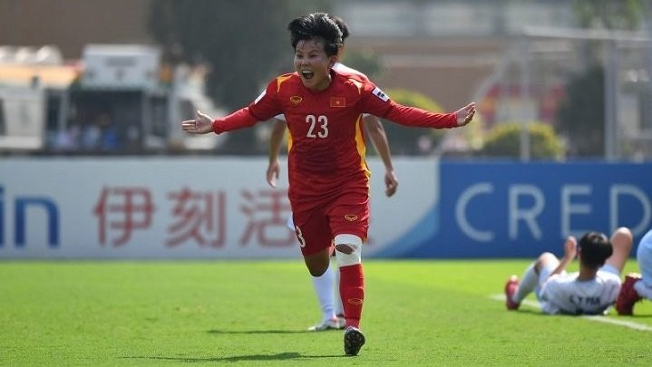 Vietnamese midfielder Nguyen Thi Bich Thuy celebrates scoring a goal. (Photo: VFF)