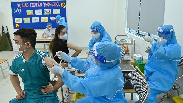 More than 198.2 million doses of COVID-19 vaccines have been administered in Vietnam to date. (Photo via NDO)
