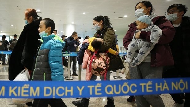 Many of the passengers on the second repatriation flight are small children. (Photo: VNA)