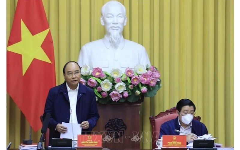 President Nguyen Xuan Phuc speaks at the session. (Photo: VNA)