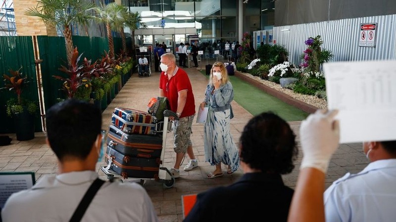 Tourists arrive at the Phuket airport in Thailand. (Photo: Reuters)