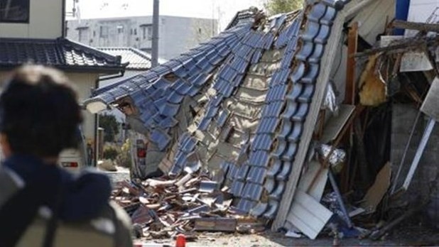 A house is destroyed after an earthquake occurs in Kunimi town, Fukushima prefecture, Japan, on March 17, 2022. (Photo: Kyodo/ VNA)