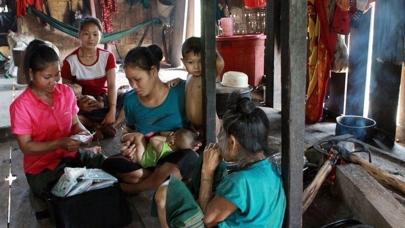 Ethnic women and children in a remote area in Quang Binh Province. (Photo: VNA)