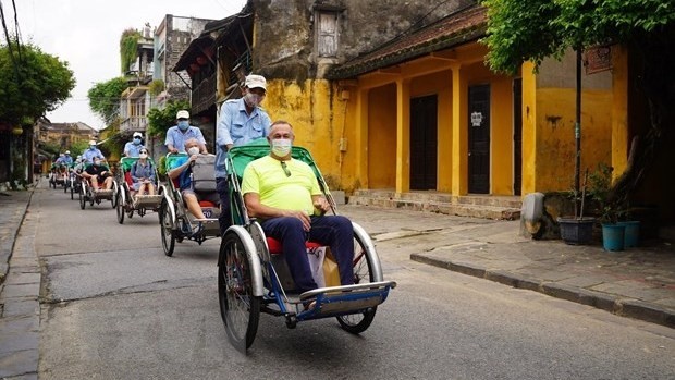 Foreign tourists in Hoi An (Photo: VNA)
