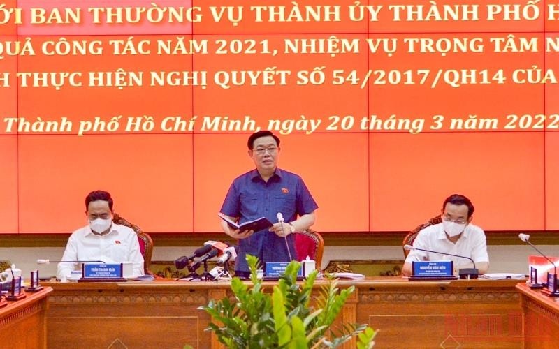 National Assembly Chairman Vuong Dinh Hue speaks at the working session. (Photo: Dang Anh)