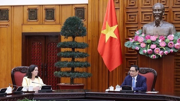 Prime Minister Pham Minh Chinh (R) meets with WB Regional Vice President for East Asia and Pacific Manuela V. Ferro in Hanoi on March 21. (Photo: VNA)