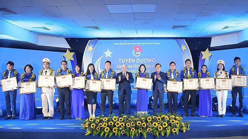 The Ho Chi Minh Communist Youth Union Central Committee presents the Ly Tu Trong Award to outstanding Youth Union officials