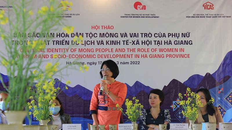 Assoc. Prof, Dr. Nguyen Thi Thu Phuong, Director of the  Vietnam National Institute of Culture and Art Studies spoke at the workshop.