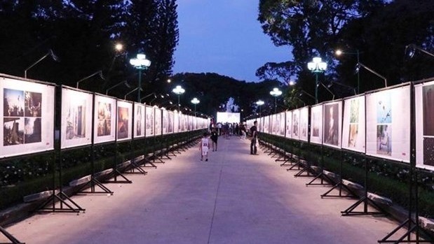 The exhibition showcases 159 outstanding photos of the World Press Photo Contest 2021. (Photo: VNA)