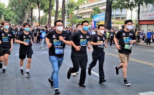 Thousands run in Ho Chi Minh City in response to Earth Hour. (Photo: VNA)