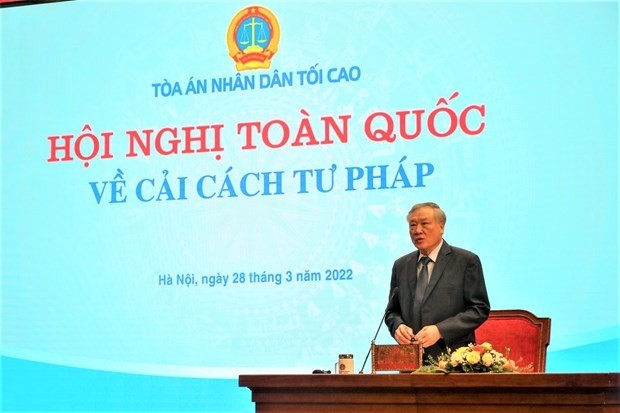 Chief Justice of the Supreme People’s Court Nguyen Hoa Binh addresses the conference (Photo: tapchitoaan.vn)
