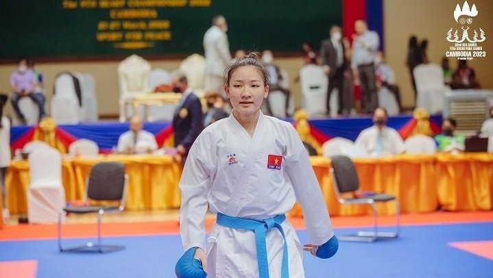 Hoang Thi My Tam continues to shine at the 2022 Southeast Asian Karate Championships. (Photo: Fanpage Cambodia 2023)
