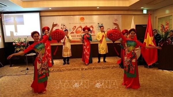 An art performance of Vietnamese community in Japan to celebrate traditional New Year Festival (Photo: VNA)