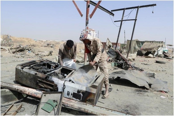 A man and a soldier inspect damage at a gas station hit by a Saudi-led air strike in Saada, Yemen, on March 26, 2022. (Photo: Reuters)