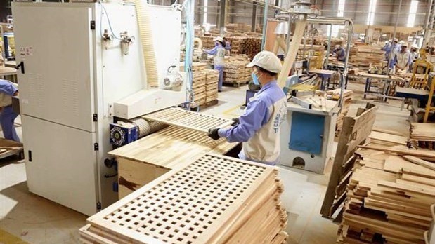 Vietnamese furniture enterprises have seen their orders fully booked until the third quarter, even the end of this year. (Photo: VNA)