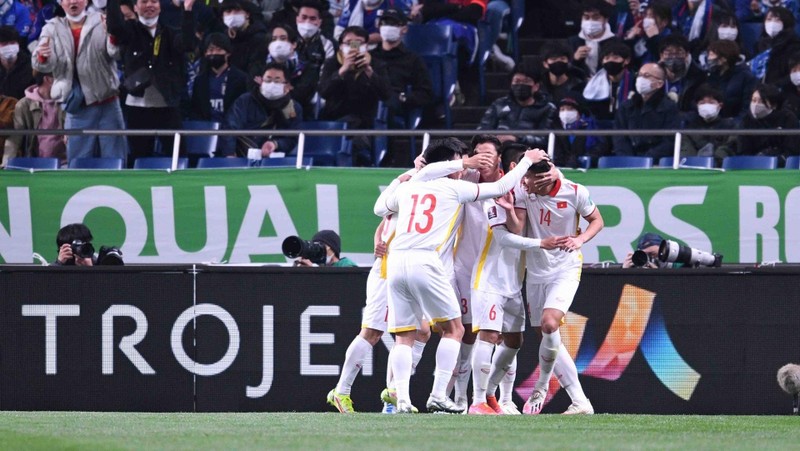 Vietnamese players celebrate after scoring the opener in the match against Japan. (Photo: VFF)