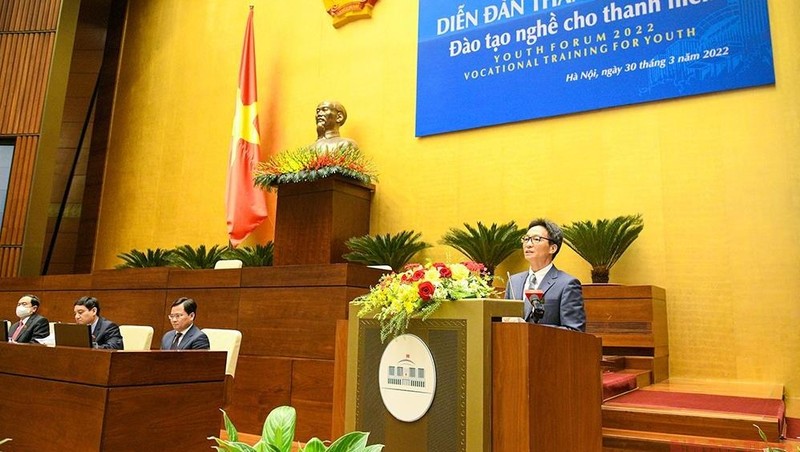 Deputy PM Vu Duc Dam speaking at the forum (Photo: Duy Linh)