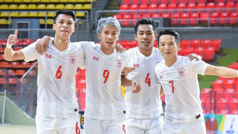 Vietnamese players celebrate their 7th goal. (Photo: VFF)