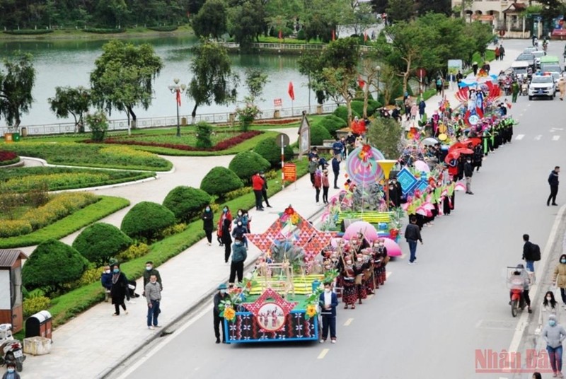 The Carnival is held in the most beautiful lakeside area in Sapa.