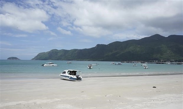 A pristine beach on Con Dao Island. (Photo: VNA)
