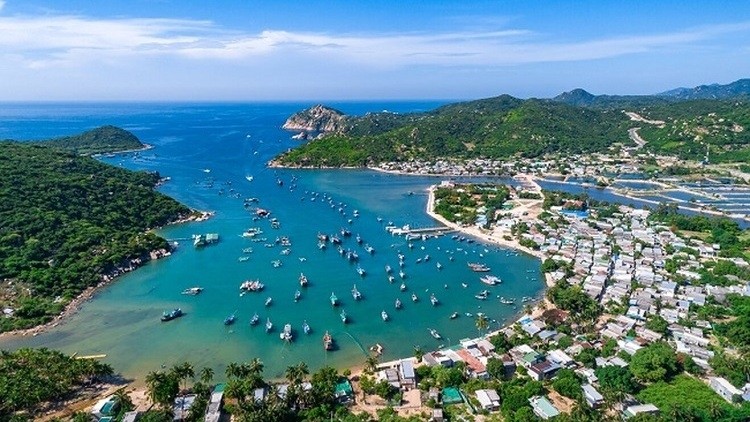 An aerial view of Vinh Hy Bay in Ninh Thuan province. (Photo: VNA)