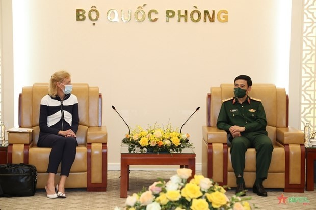 Defence Minister General Phan Van Giang receives Alice Guitton, Director General for International Relations and Strategy at the French Ministry of the Armed Forces. (Photo: qdnd.vn)