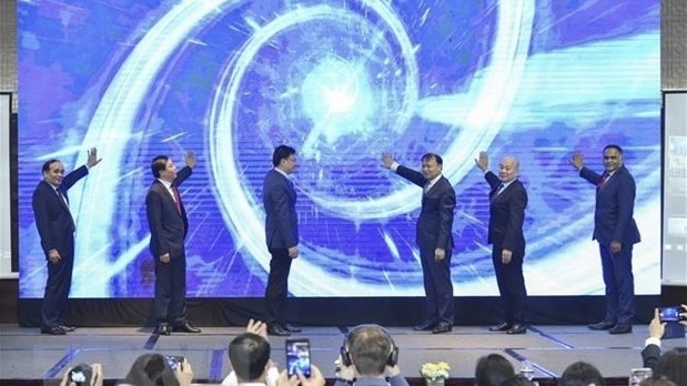 Officials mark the start of the Vietnam National Brand Week 2022 on April 20. (Photo: VNA)