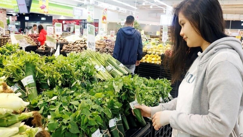 Many supermarkets have pledged to replace plastic bags with environmentally friendly materials. (Photo: VNA)