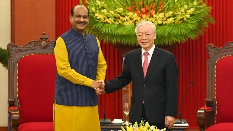 General Secretary Nguyen Phu Trong and Speaker of the Indian Lok Sabha Om Birla. (Photo: Duy Linh)