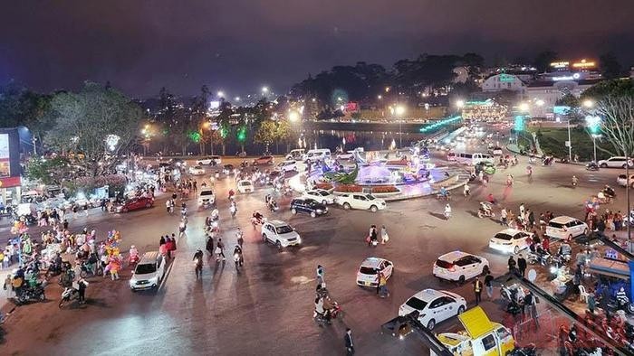 The central area of Da Lat city on the opening night of the 2022 Lam Dong Tourism Golden Week (Photo: NDO)
