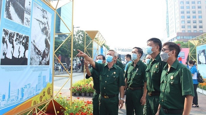 Visitors at the exhibition. 