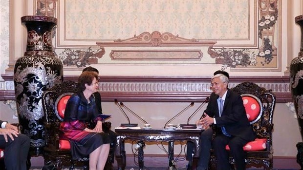 Vice Chairman of the HCM City People’s Committee Vo Van Hoan (R) receives Vice Minister for Foreign Economic Relations of the Netherlands Hanneke Schuiling. (Photo: VNA)