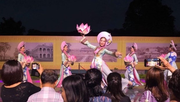 Visitors enjoy a dance on the glass covering the archaeological excavation area at the Thang Long Imperial Citadel as part of the tour last year. (Photo: VNA)