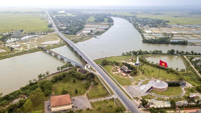 The overview of the Hien Luong – Ben Hai twin bank historical relic cluster