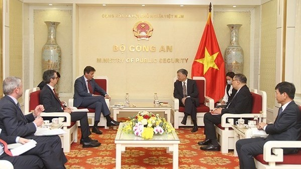 An overview of the meeting (Photo: qdnd.com.vn)