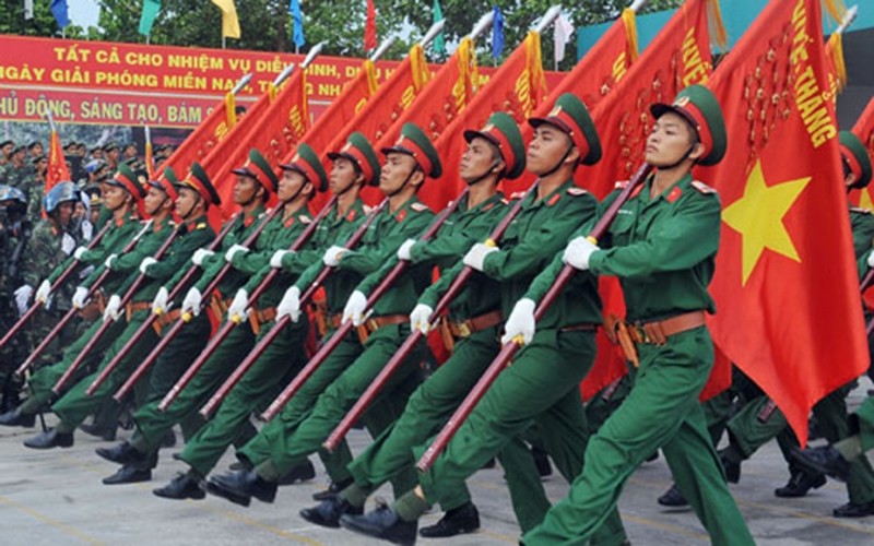 Military rehearsal to celebrate the Liberation of the South and National Reunification Day in 2015. (Photo: VNA) 
