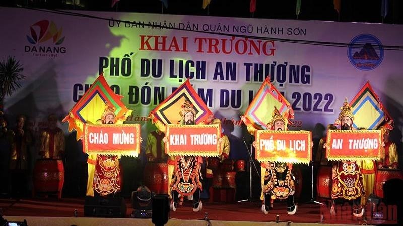 Launching An Thuong Tourist Street opens the Da Nang night economy project.