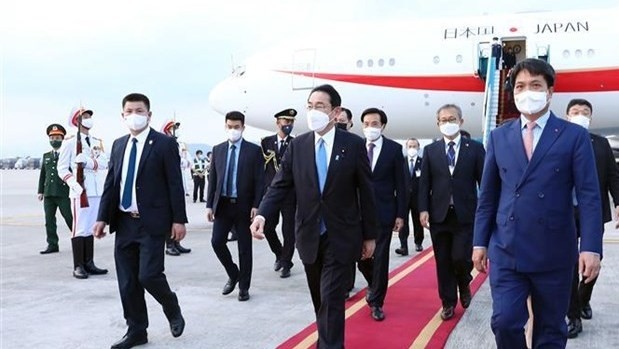 Japanese Prime Minister Kishida Fumio (first row, centre) and his entourage arrive at the Noi Bai international airport in Hanoi(Photo: VNA)