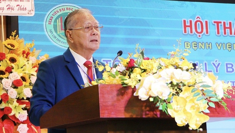 Associate Prof. Doctor Dam Van Cuong, Director of the Nam Can Tho University Medical Centre, speaks at the workshop. (Photo: VNA)