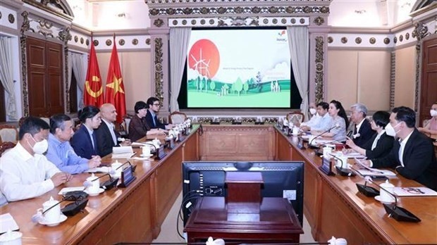 Vice Chairman of the HCM City People’s Committee Duong Anh Duc has a meeting with UNICEF Representative in Vietnam Rana Flowers on May 5. (Photo: VNA)