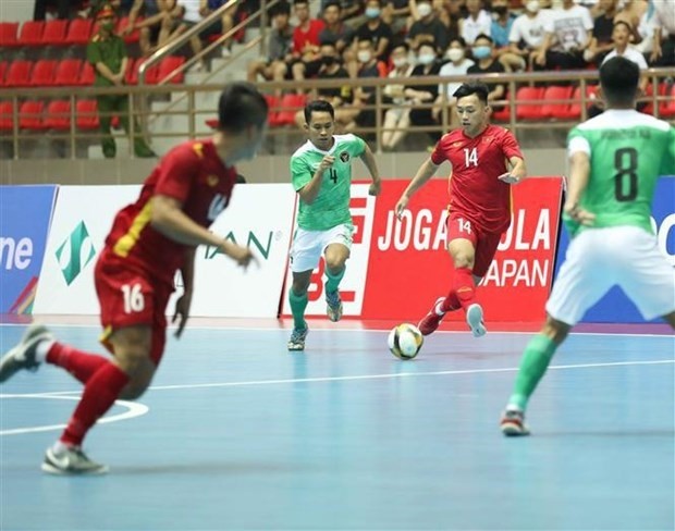 Vietnamese players (in red) in the match against Indonesia on May 11 (Photo: VNA)