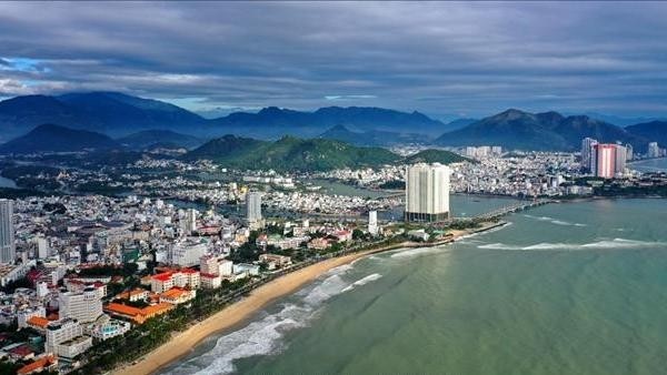 Nha Trang, likened to the "Pearl of the Far East", is becoming an attractive tourist destination for domestic and foreign tourists. (Photo: VNA)