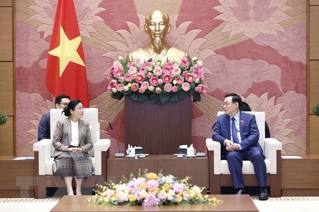 National Assembly Chairman Vuong Dinh Hue receives President of the Lao People’s Supreme Court Viengthong Siphandone (Photo: VNA)