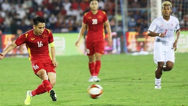Captain Do Hung Dung scores to gift Vietnam a crucial 1-0 win against Myanmar. (Photo: NDO)
