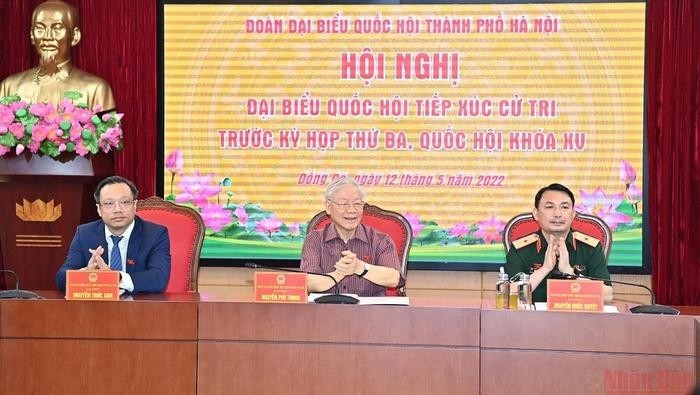 Party General Secretary Nguyen Phu Trong meets with voters in Hanoi's constituency No. 1, ahead of the 15th-tenure parliament’s third session.