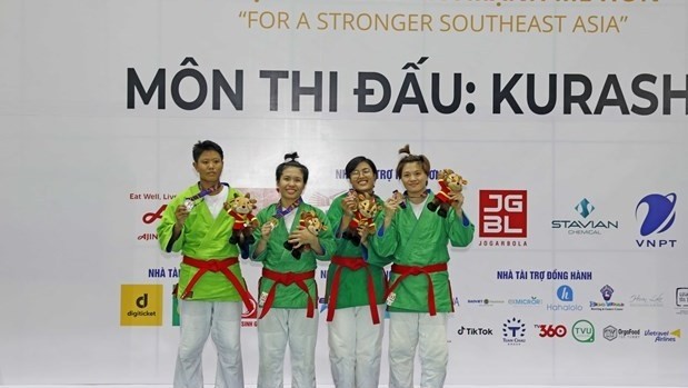 Kurash martial artists celebrate their achievements in the women's 70kg. (Photo: VNA)